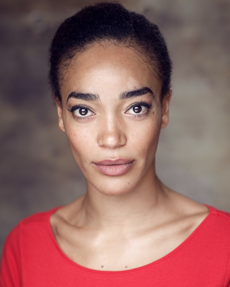 actor Cassie Clare large photo