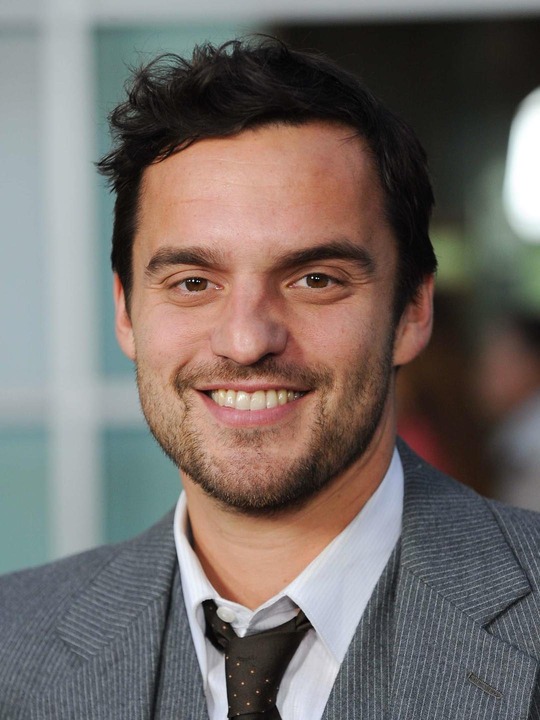 actor Jake Johnson large photo