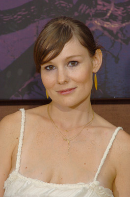 actor Liz Stauber large photo