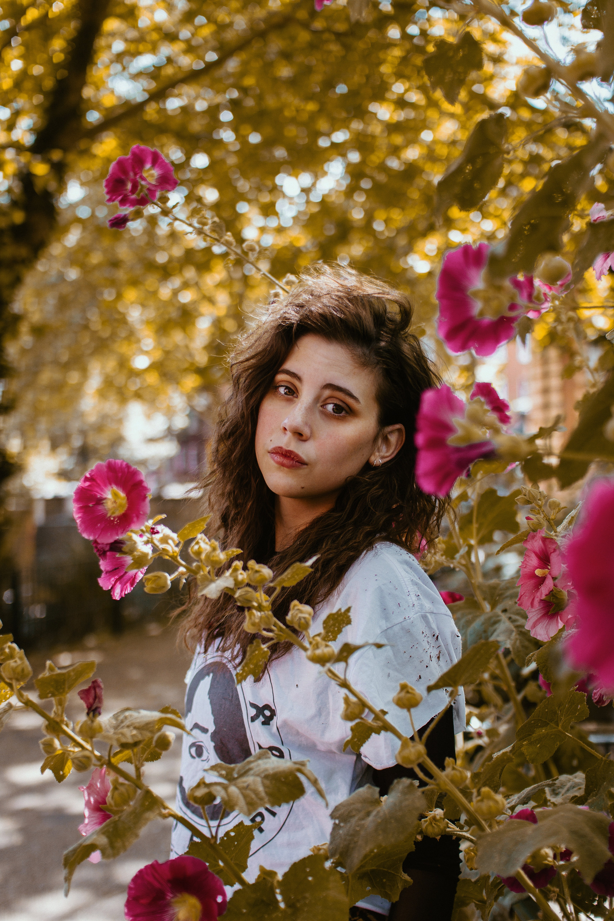 actor Skye Bennett large photo