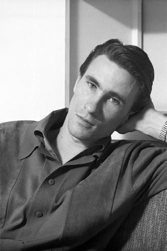 actor Bill Medley large photo