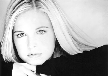 actor Keri Lynn Pratt large photo