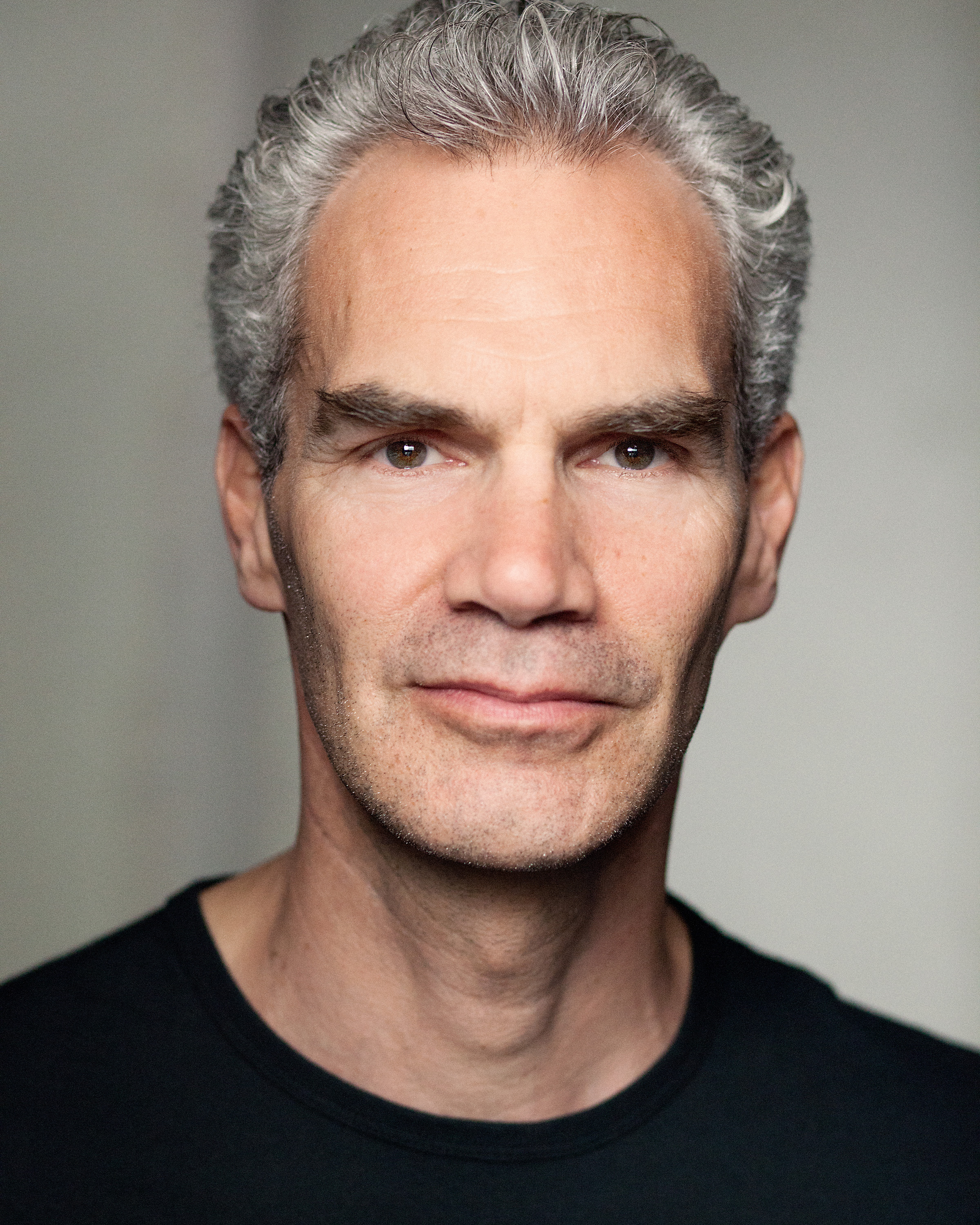 actor Angus Wright large photo