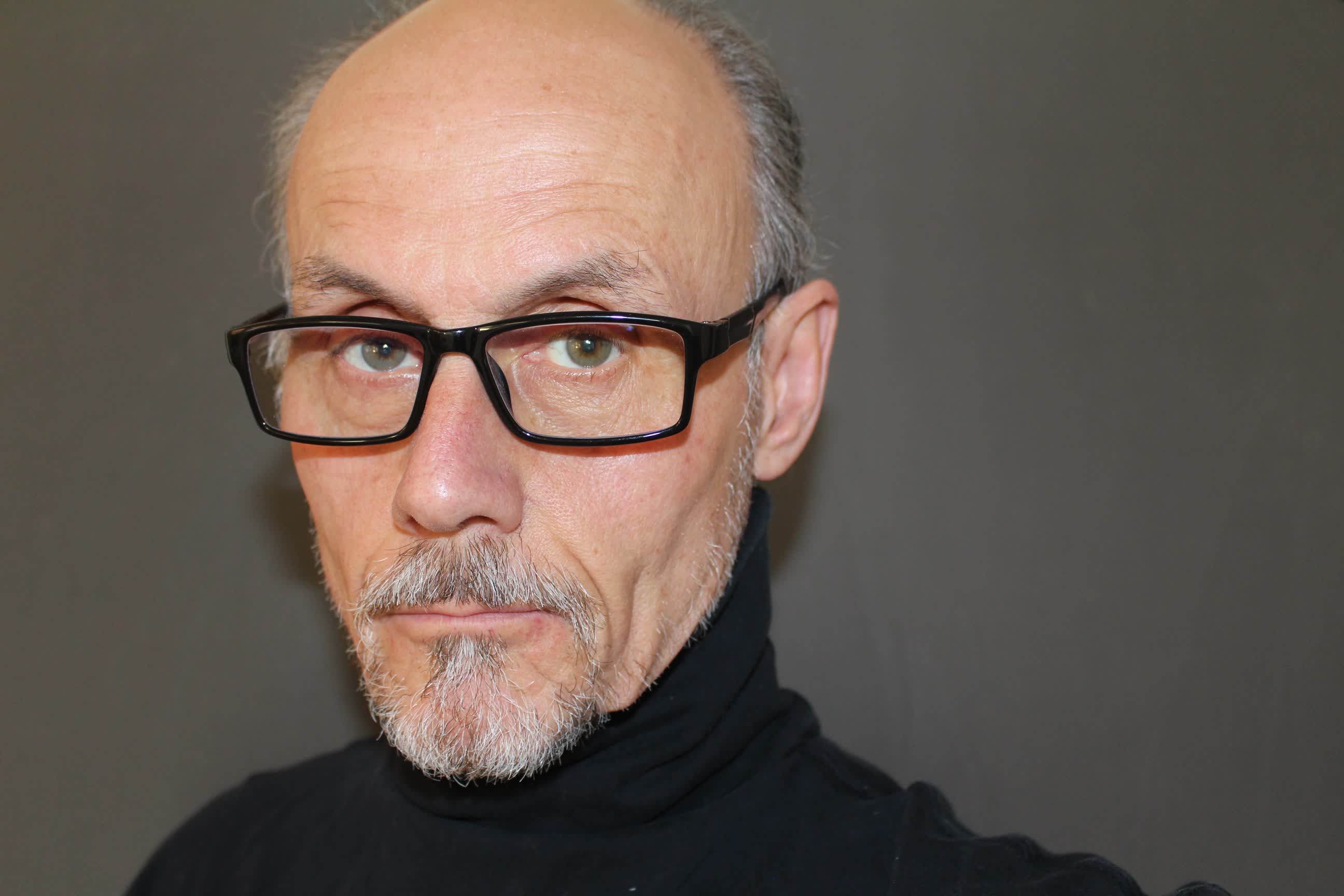 actor Robert Verlaque large photo