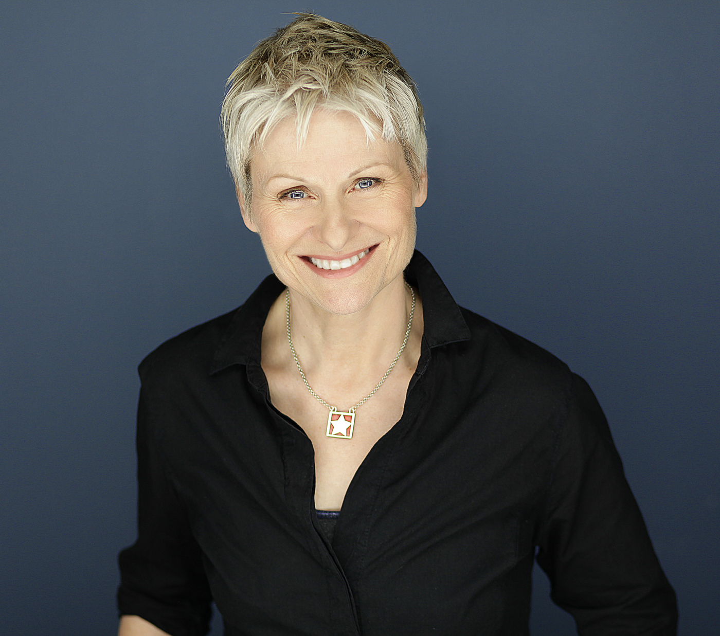 actor Julie Lemieux large photo