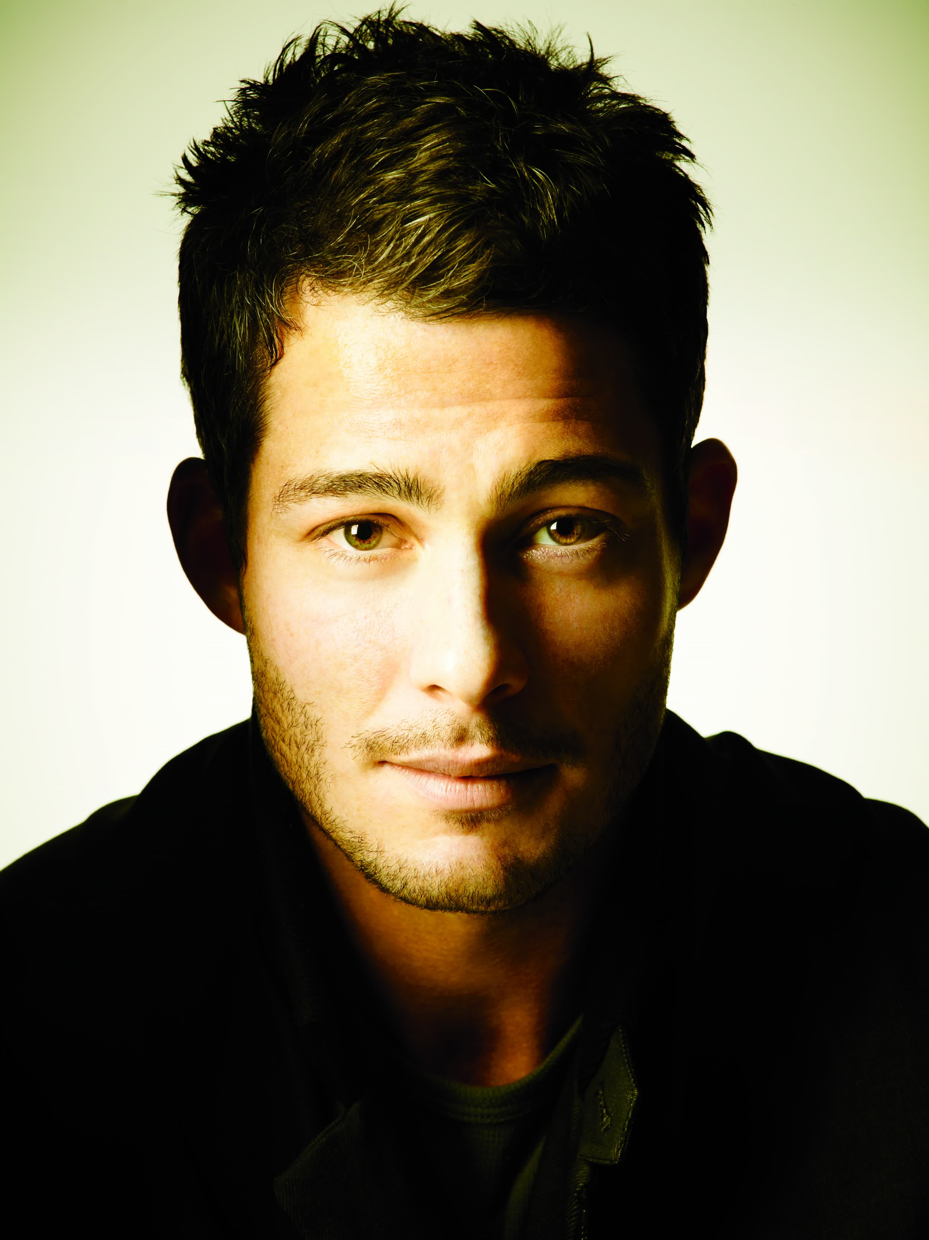 actor Brian Hallisay large photo