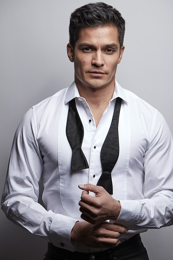 actor Nicholas Gonzalez large photo