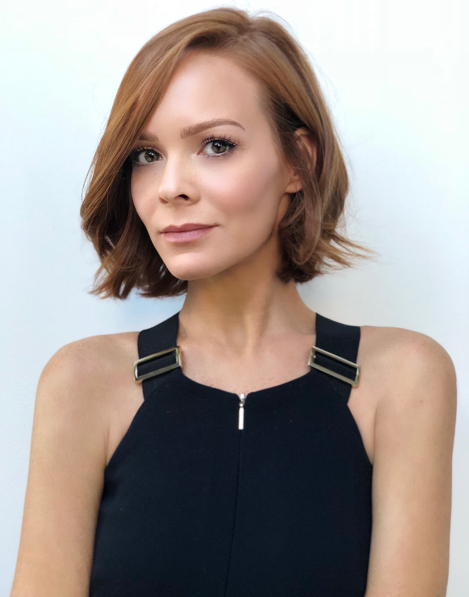 actor Emily Wilson large photo