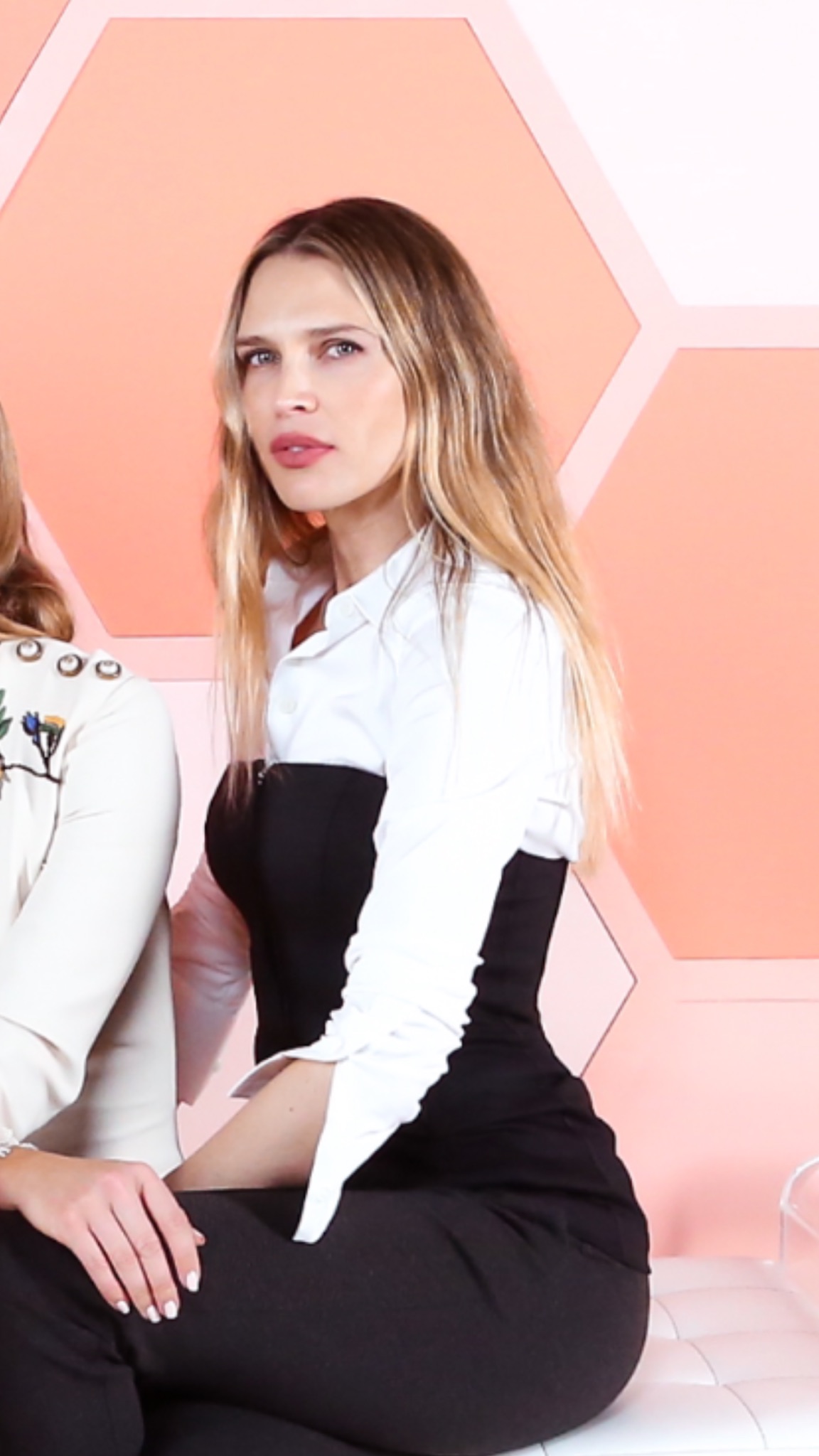 actor Sara Foster large photo