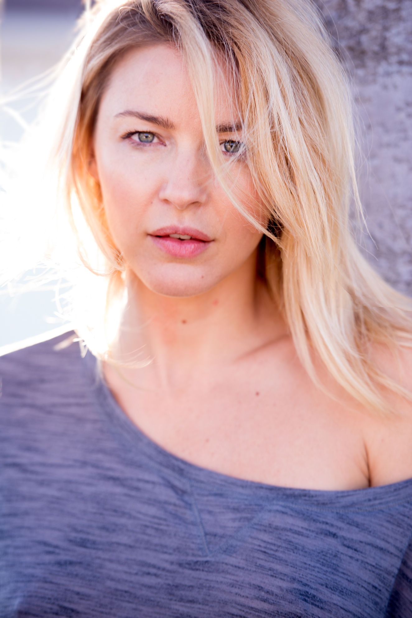 actor Tabrett Bethell large photo