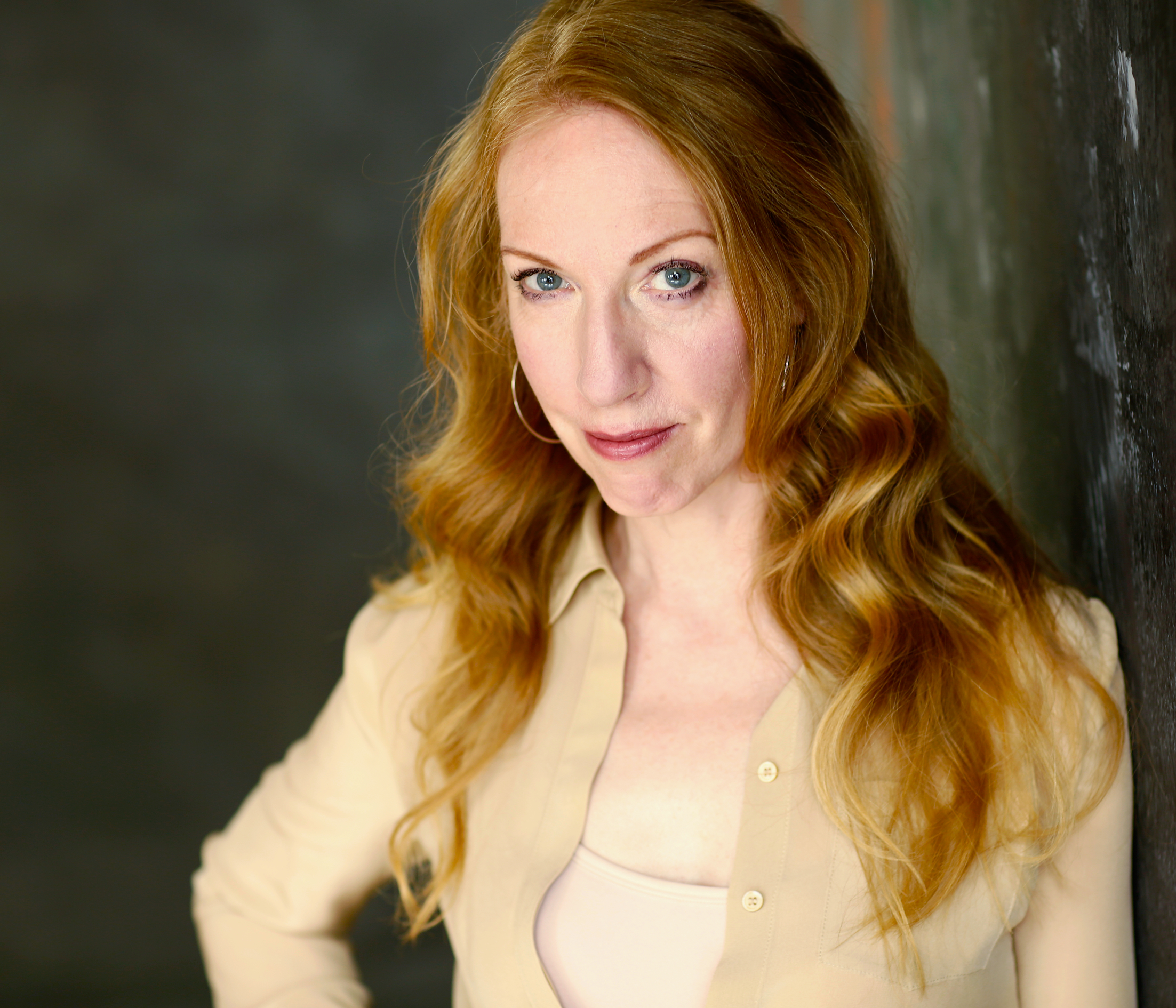 actor Kirsten Johnson large photo