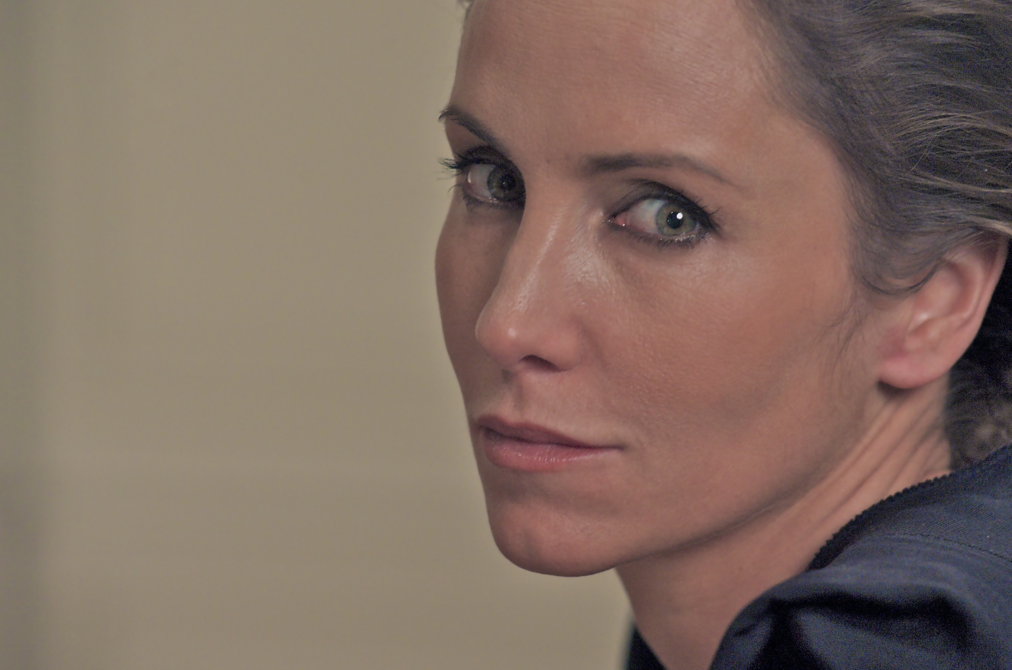 actor Nina Young large photo