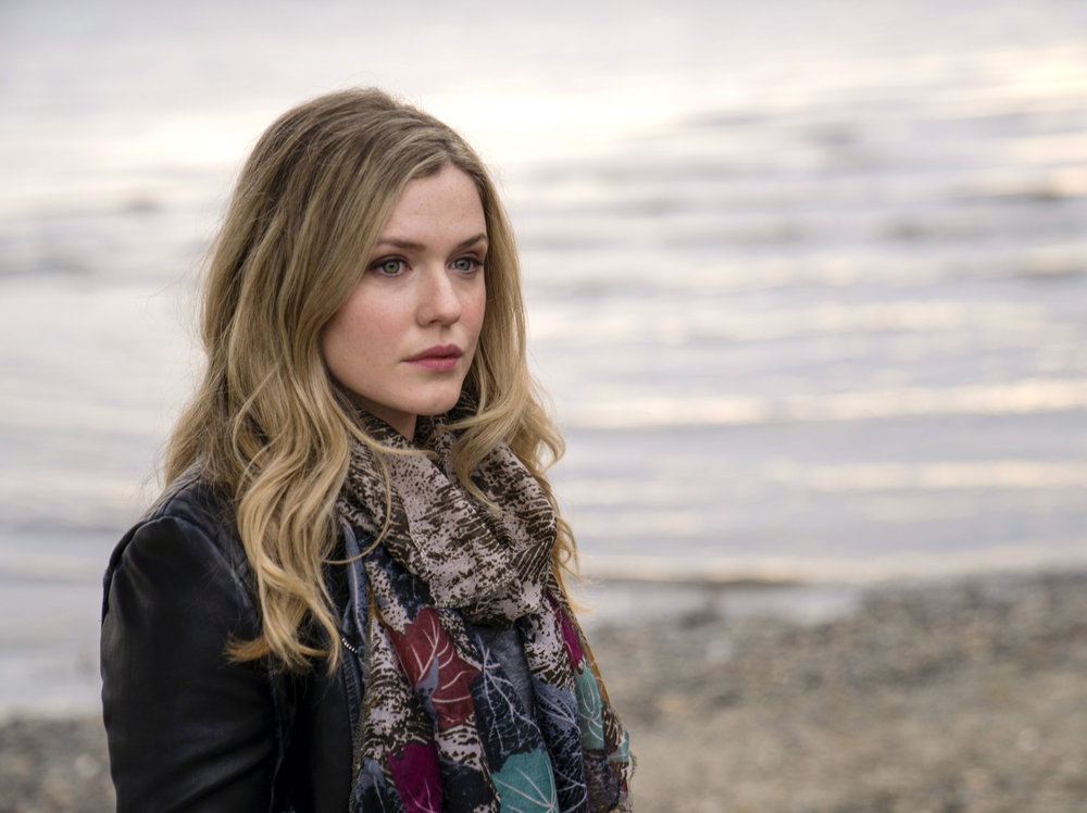 actor Harriet Dyer large photo