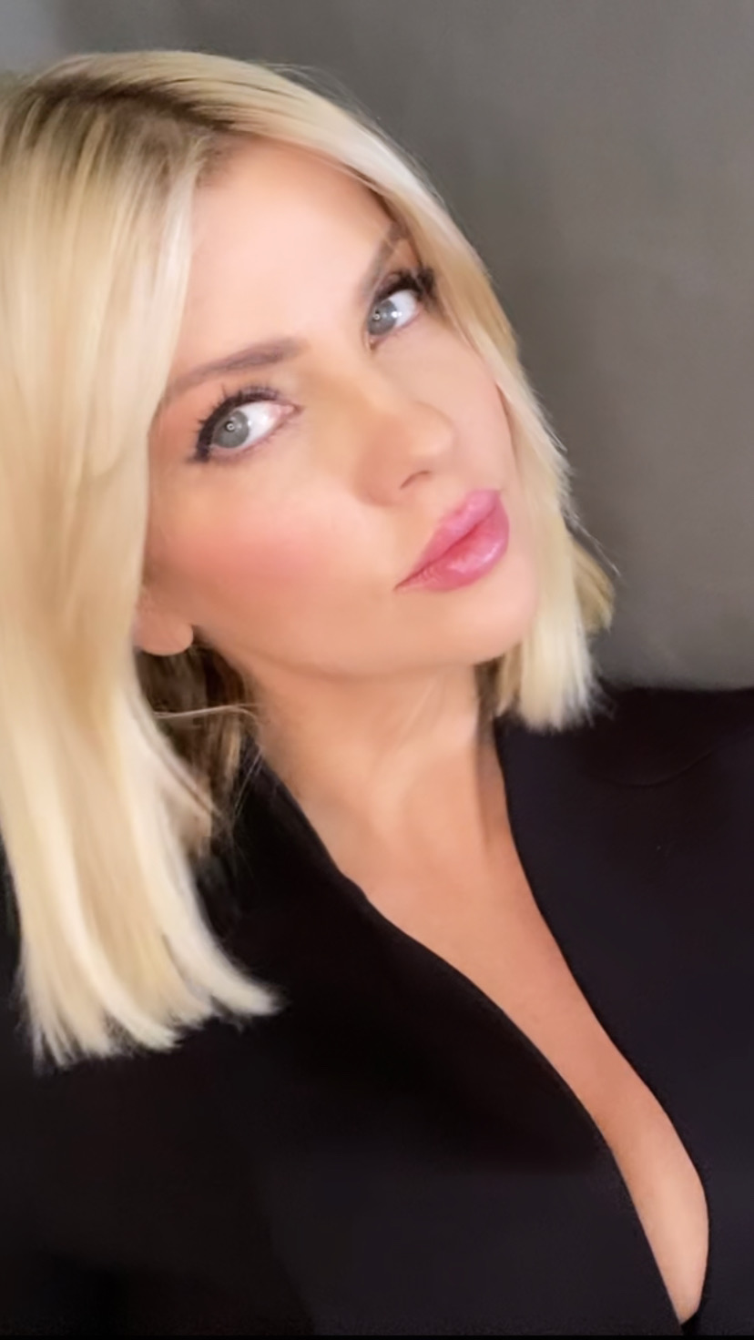 actor Angela Little large photo