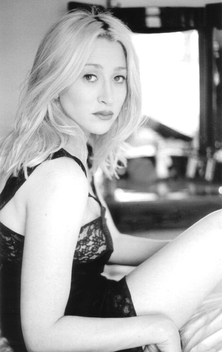 actor Jennifer Blanc-Biehn large photo