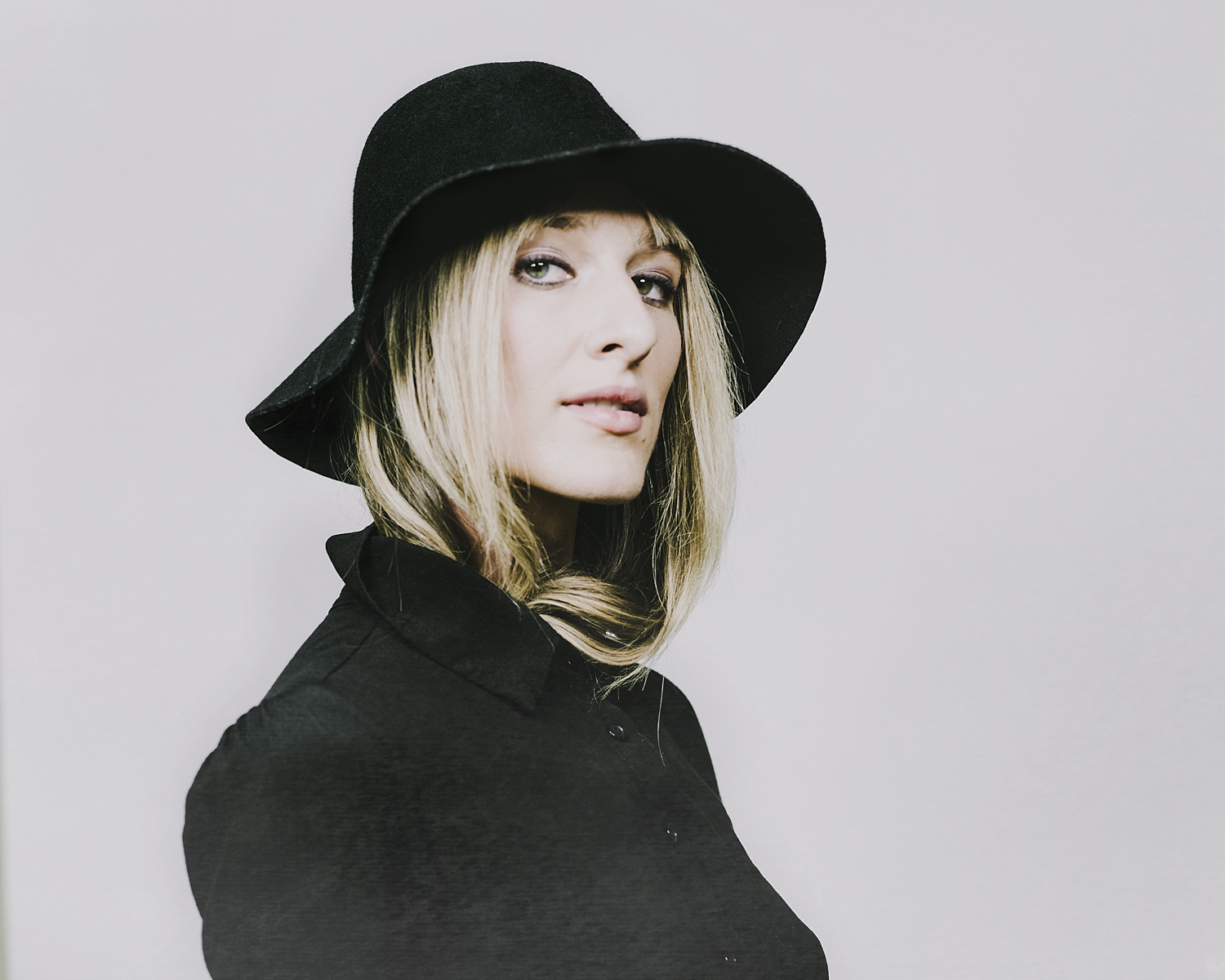 actor Hannah Leder large photo