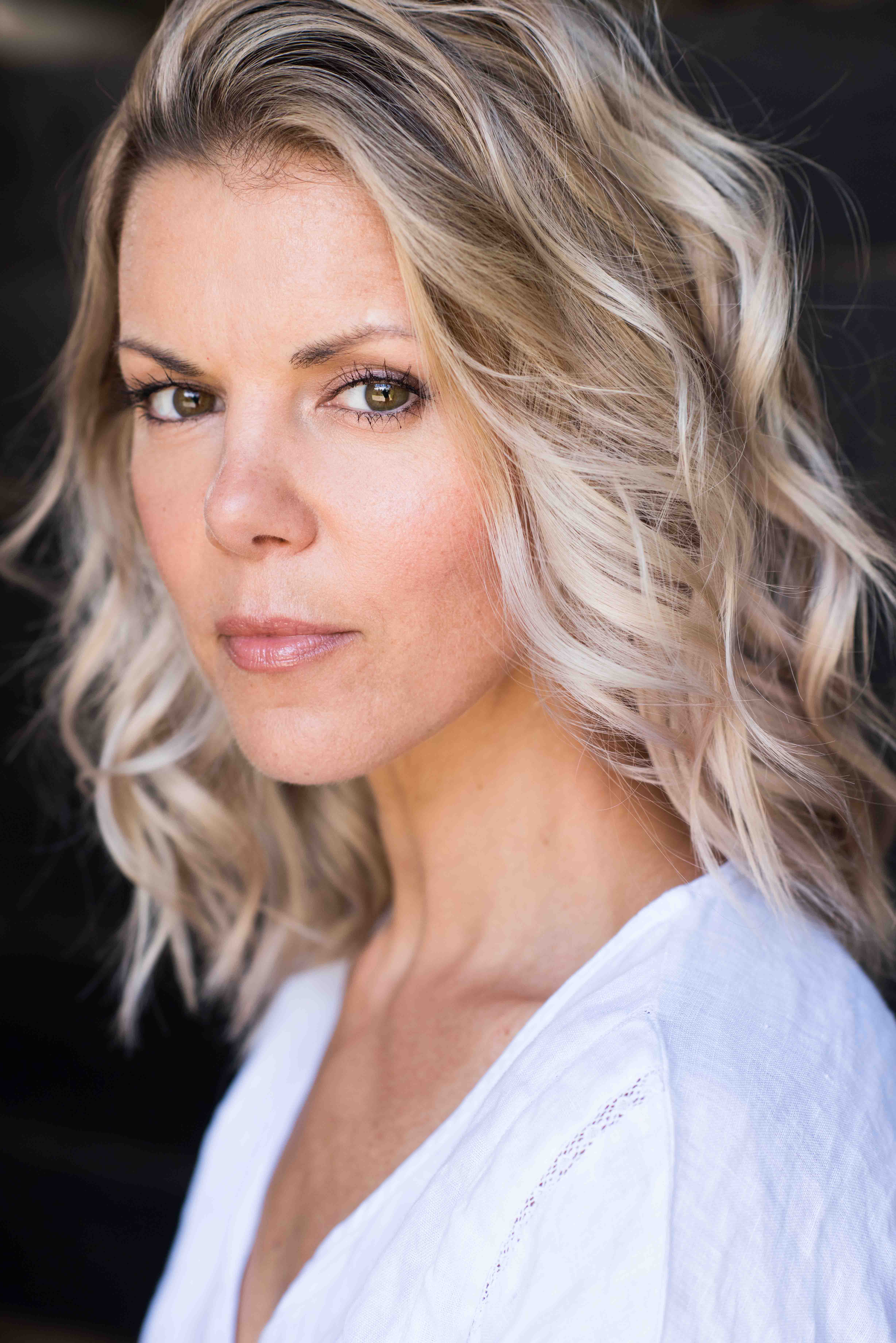 actor Sarah-Jane Potts large photo