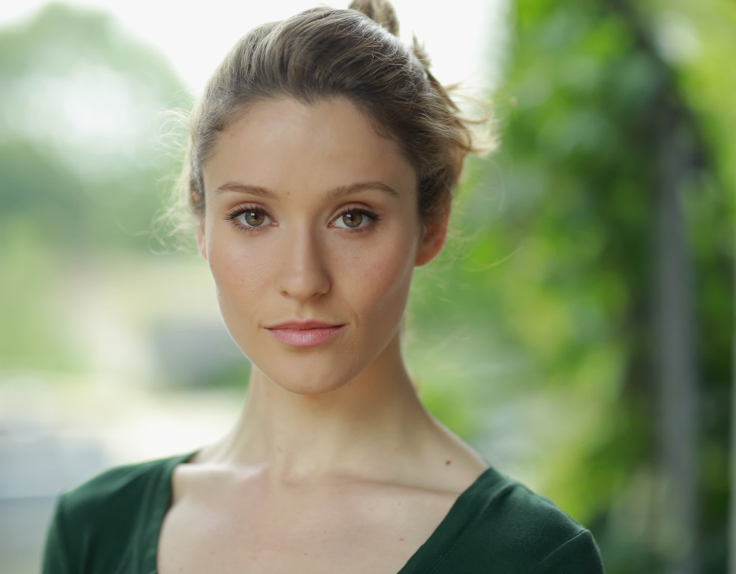 actor Norma Kuhling large photo