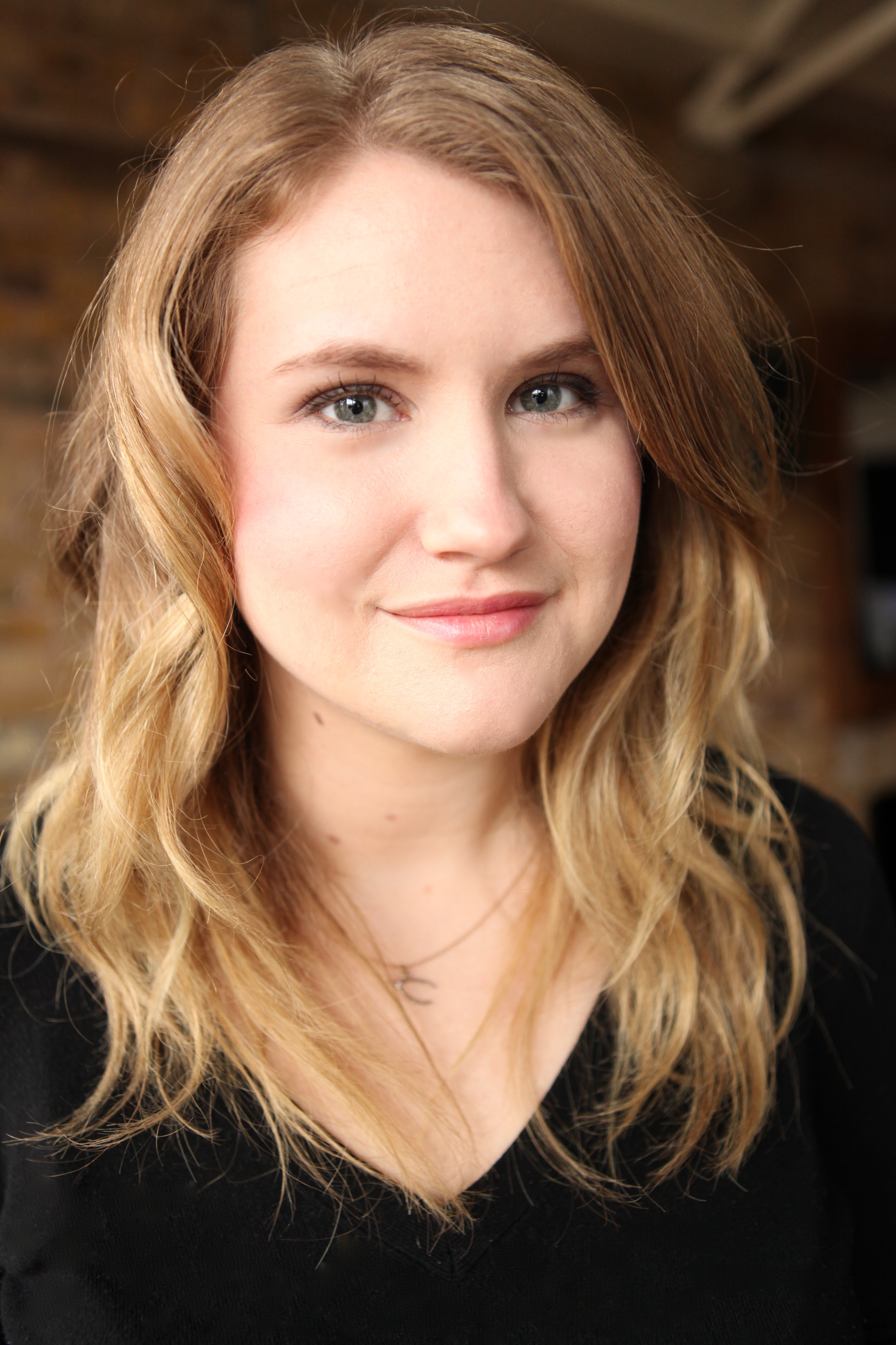 actor Jillian Bell large photo