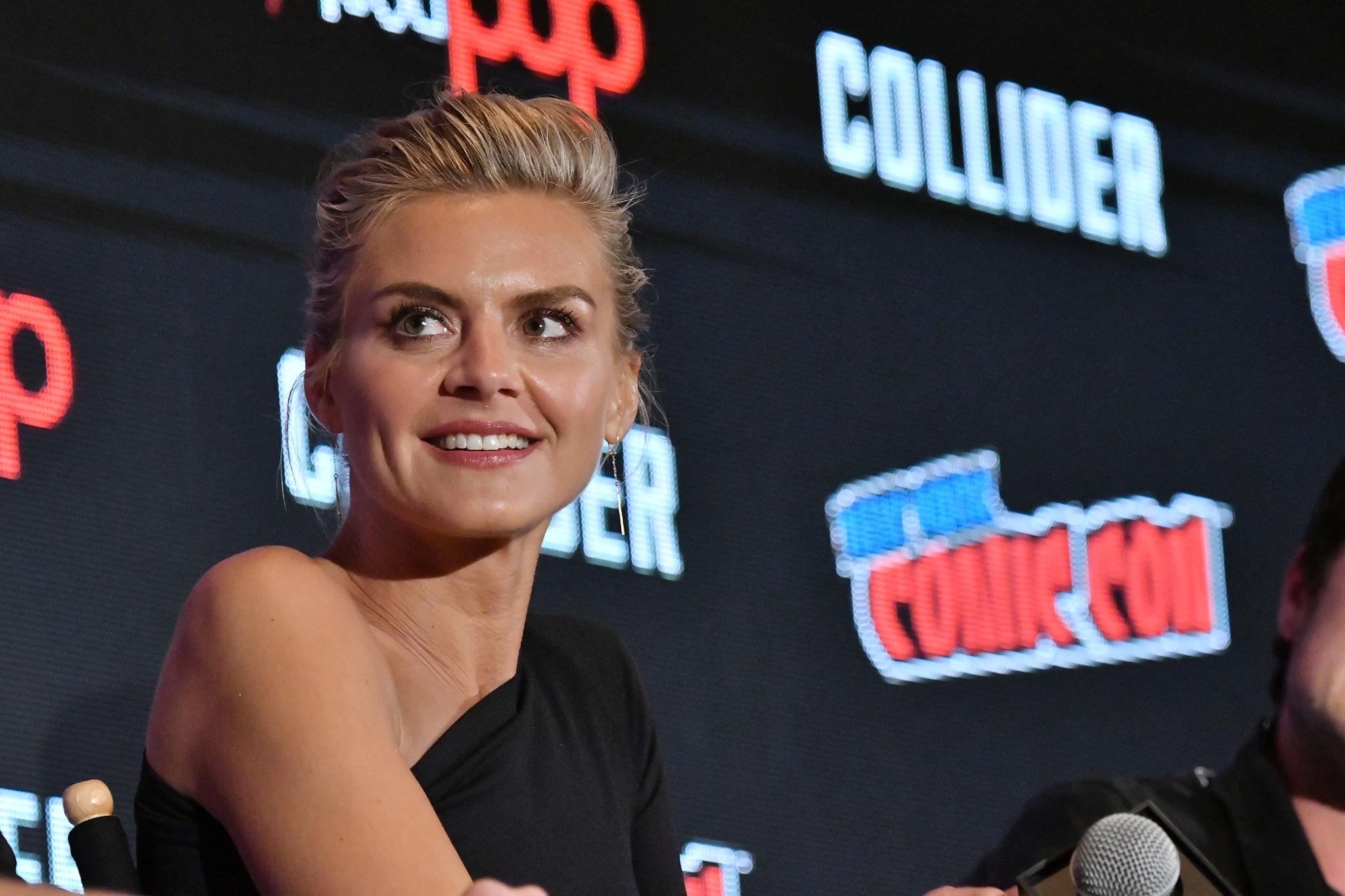 actor Eliza Coupe large photo