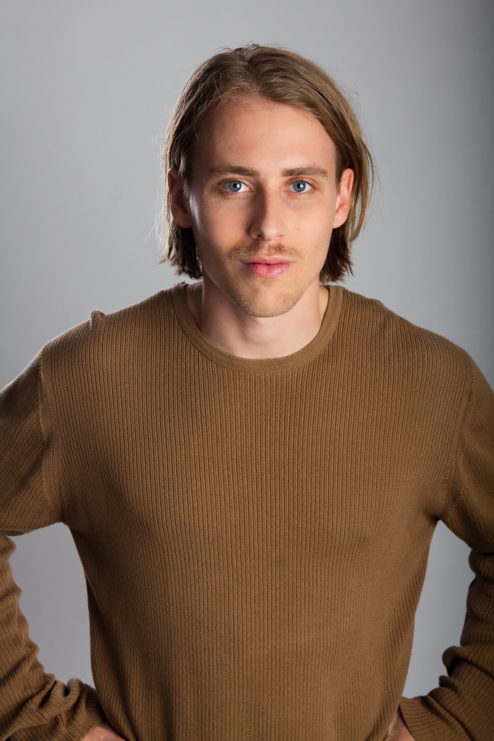 actor Devin Brochu large photo