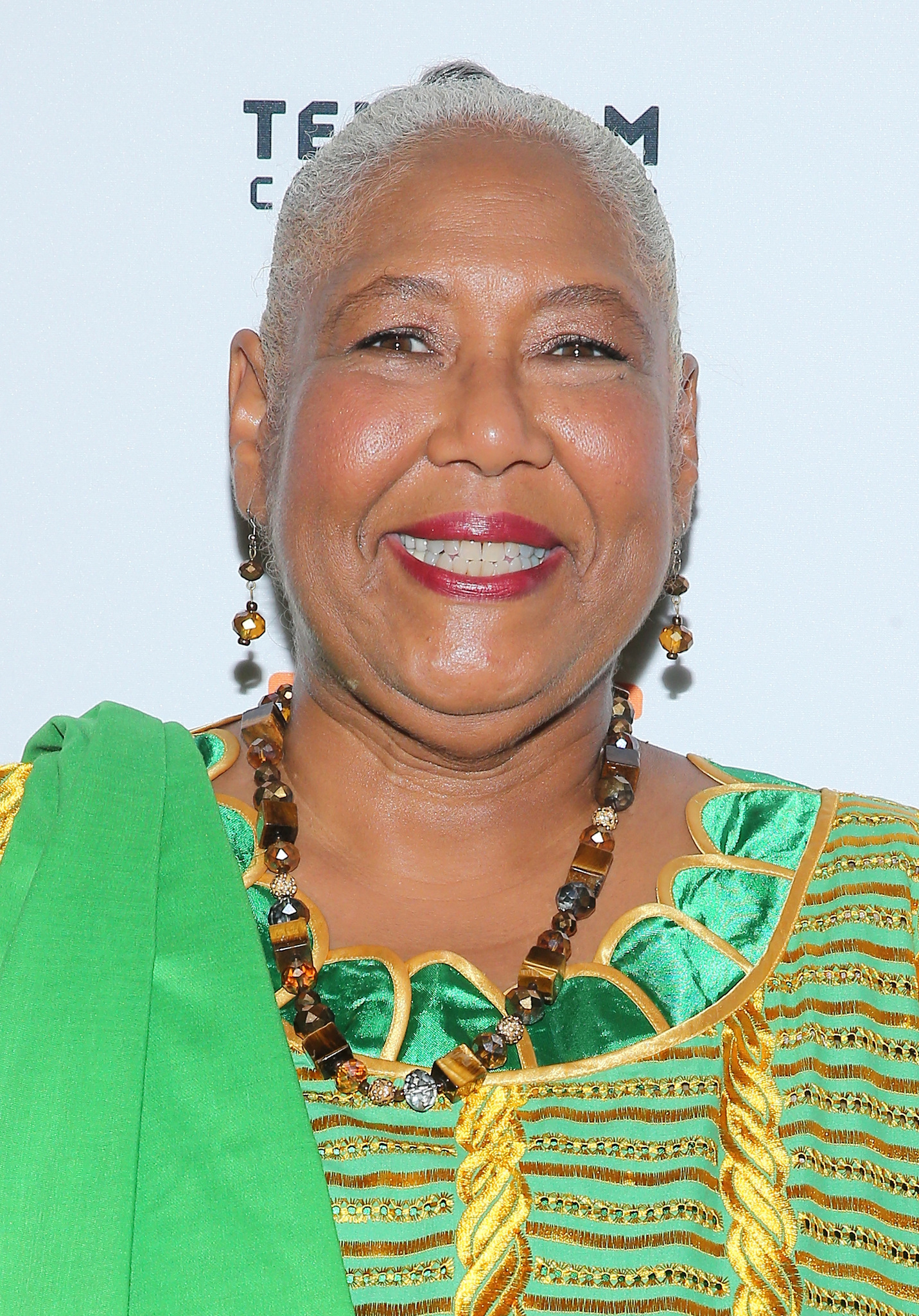 actor Esther Scott large photo