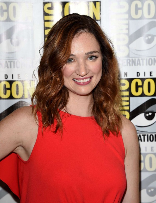 actor Kristen Connolly large photo