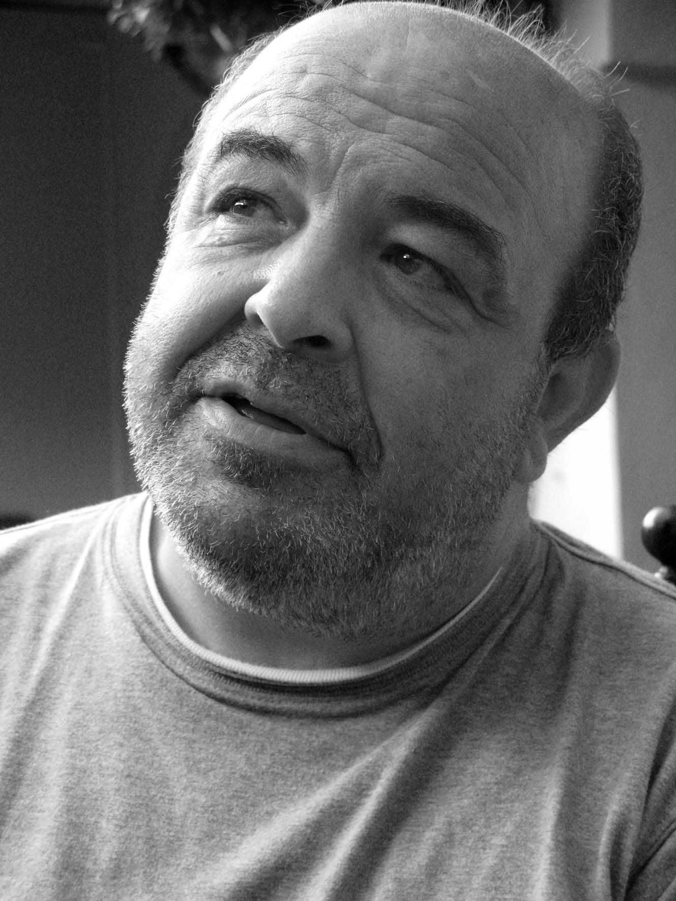 actor Vicente Gil large photo