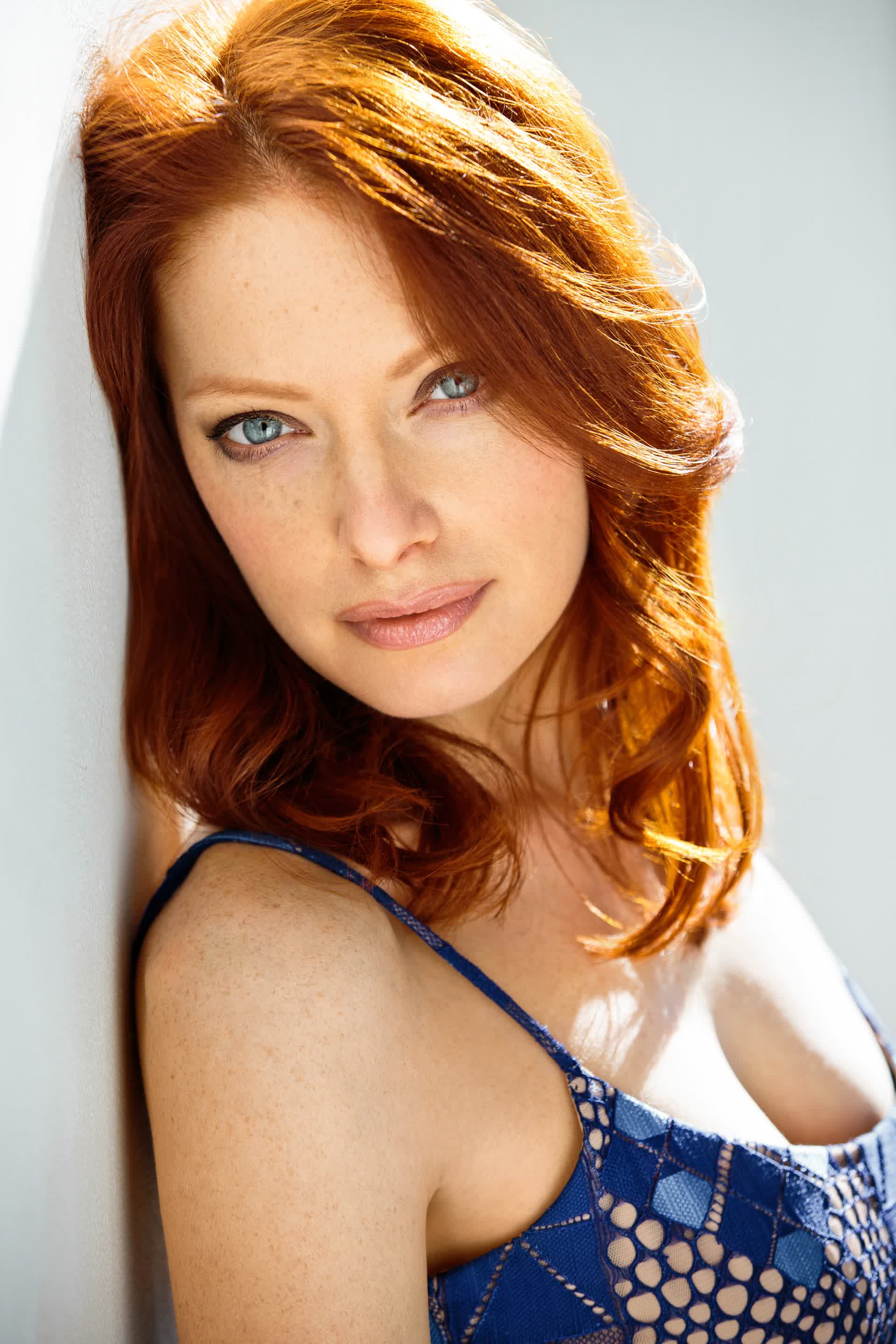 actor Elizabeth J. Carlisle large photo