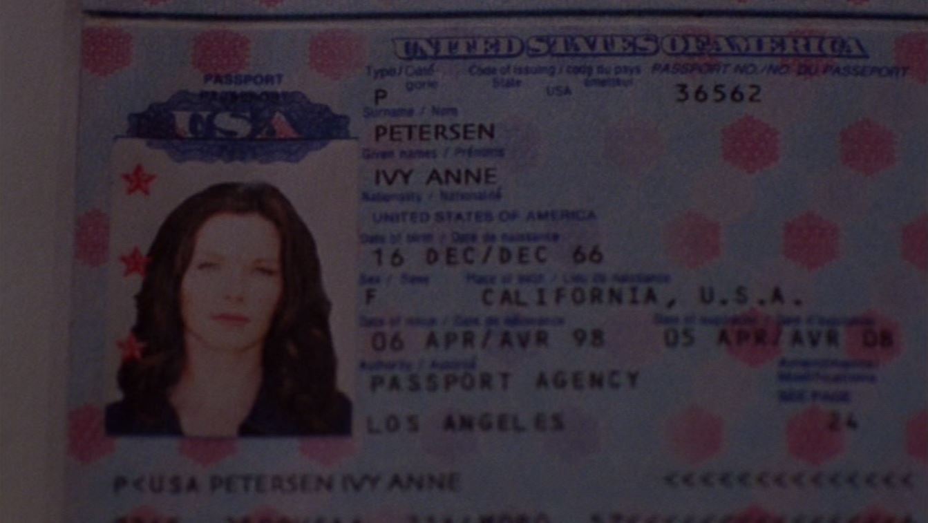 actor Georgia Emelin large photo