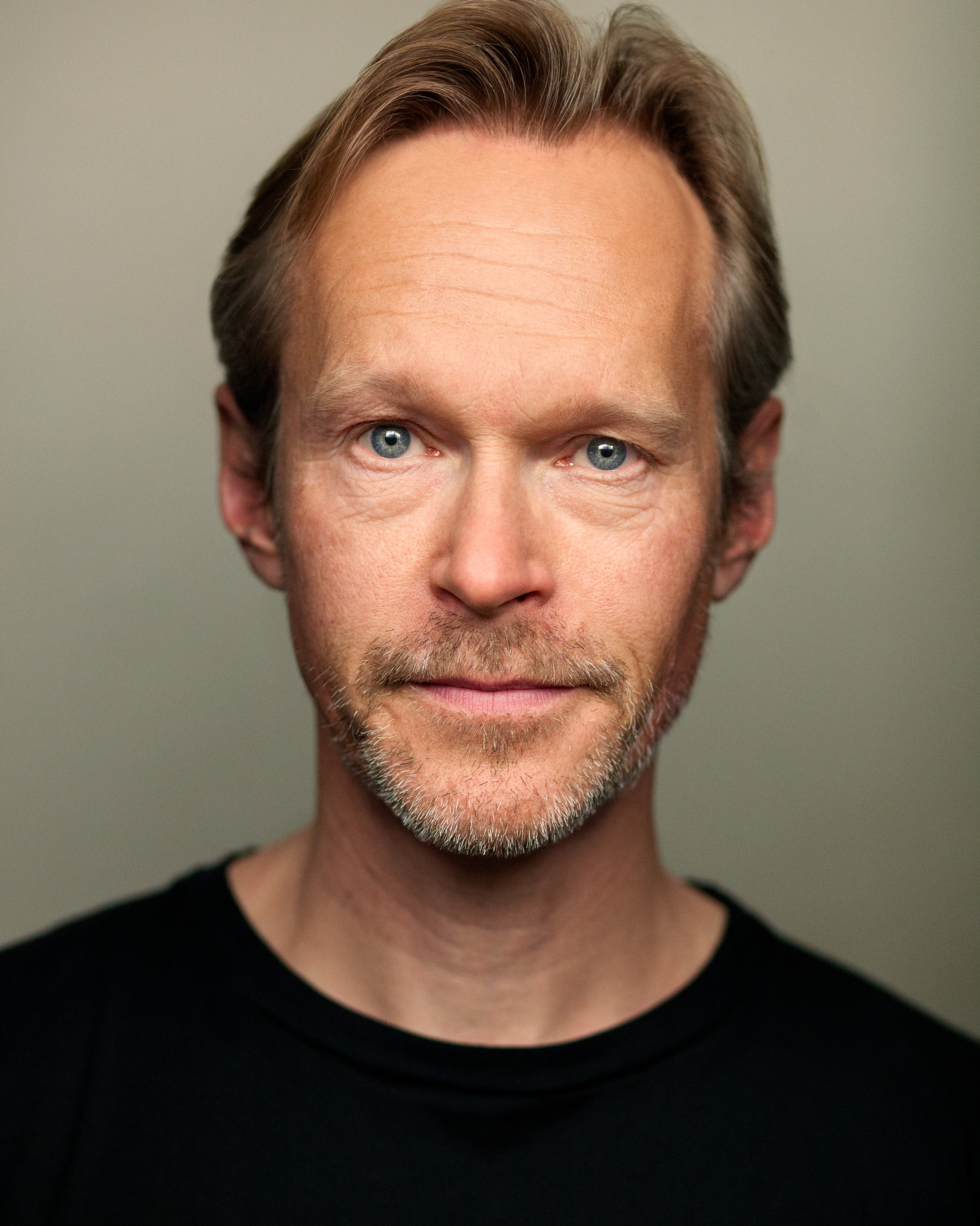 actor Steven Mackintosh large photo