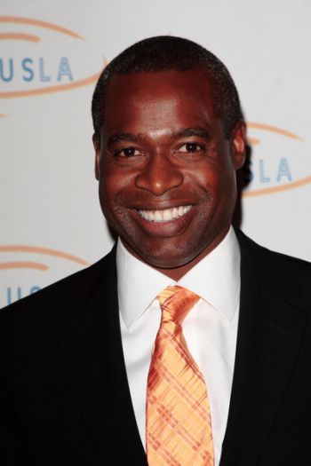 actor Phill Lewis large photo