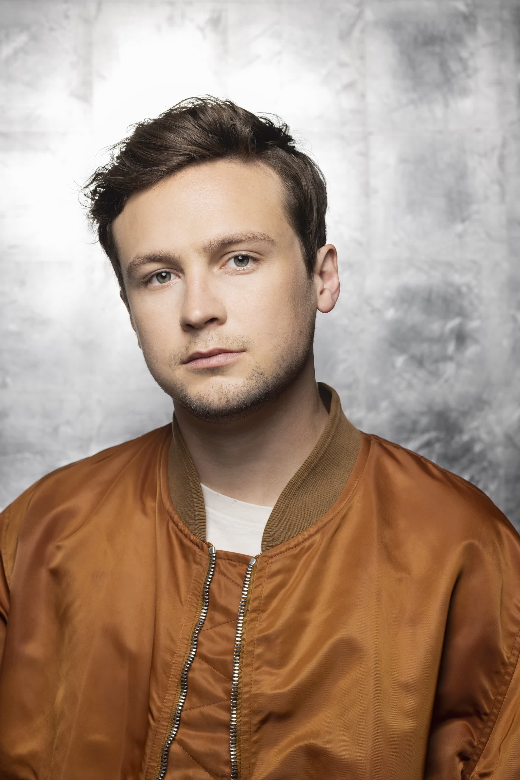 actor Logan Miller large photo