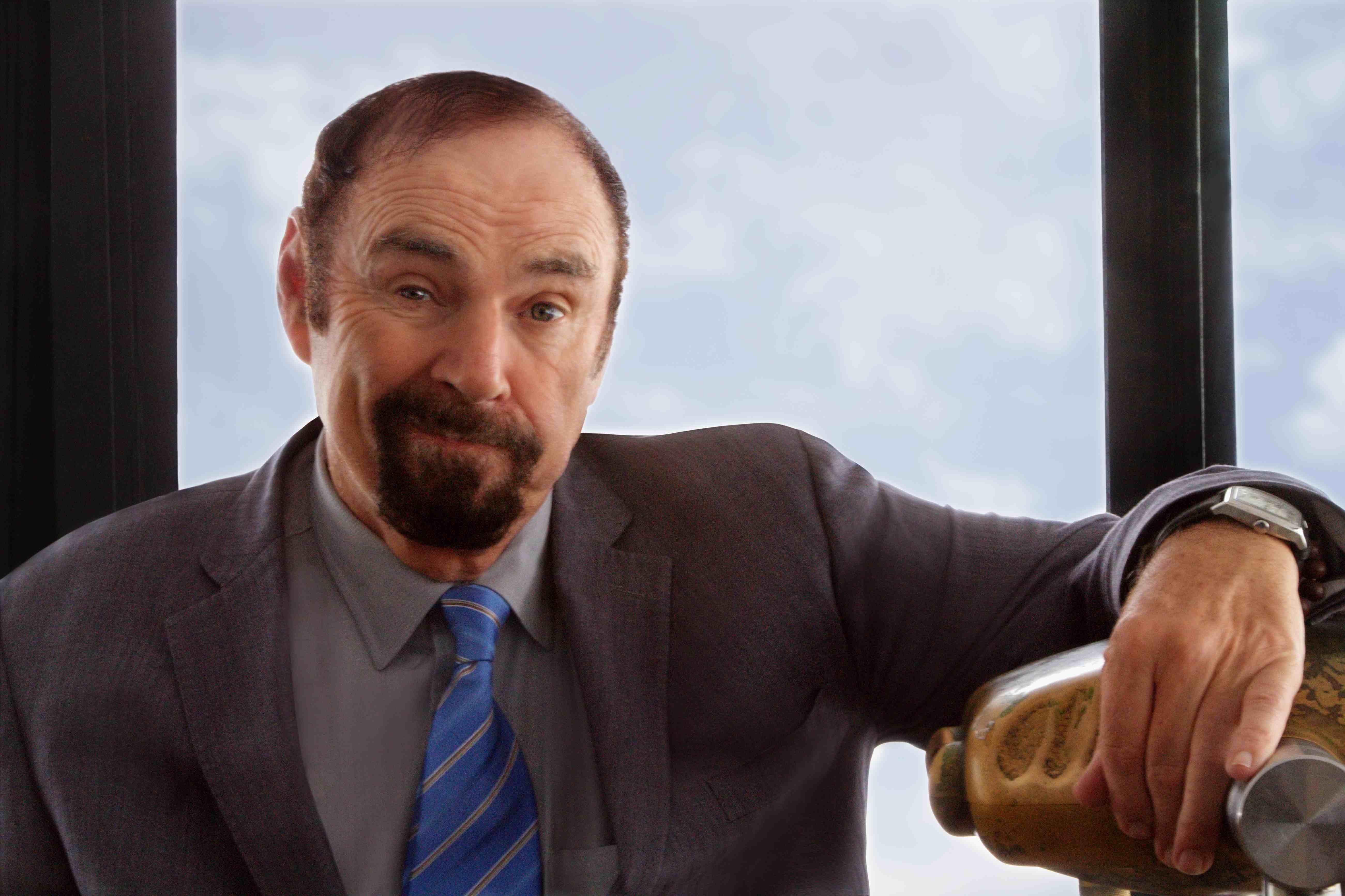 actor Steve Sweeney large photo