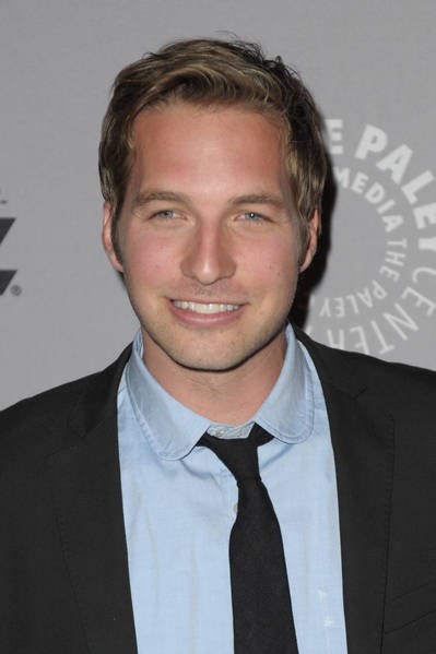 actor Ryan Hansen large photo