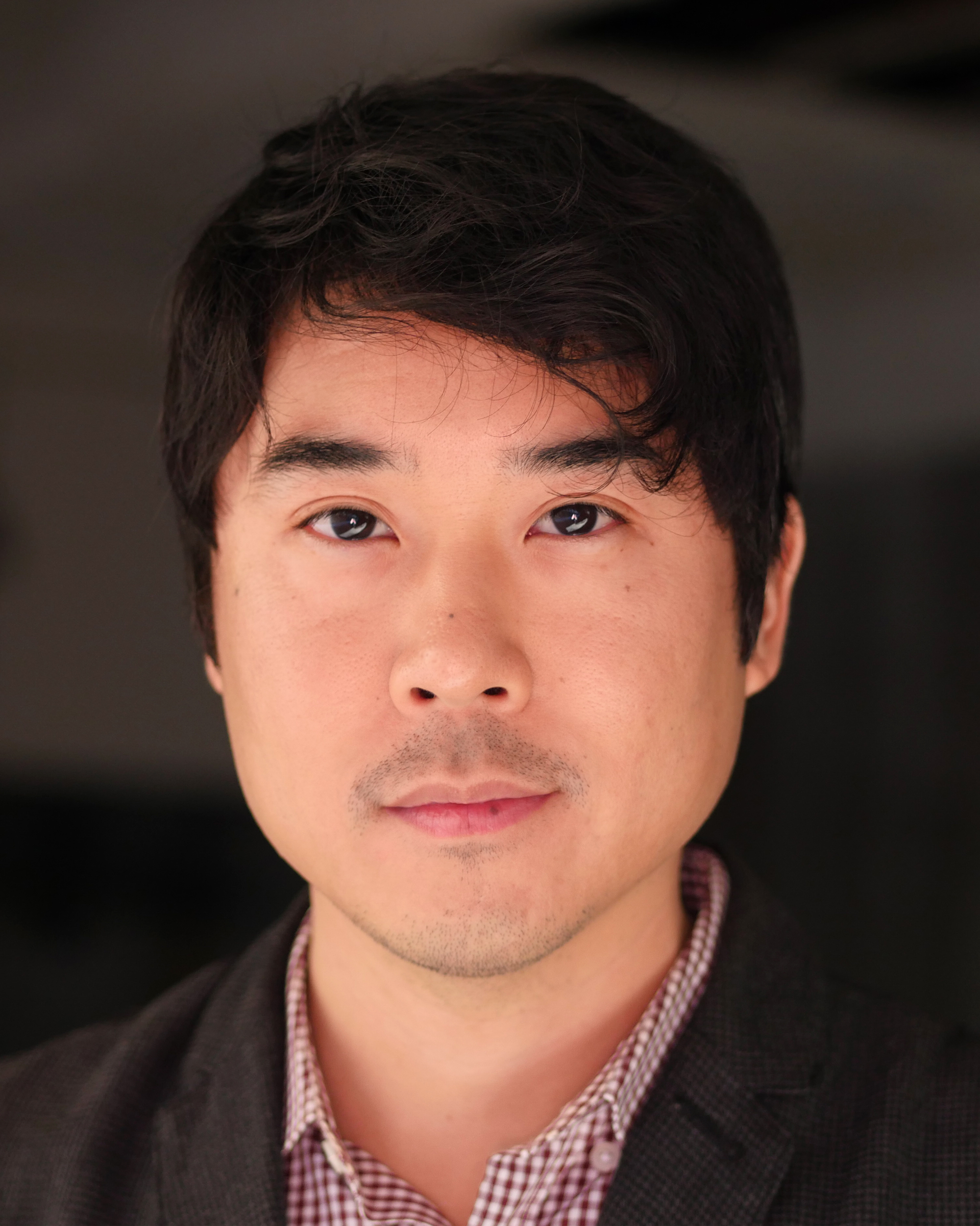 actor Jun Hee Lee large photo