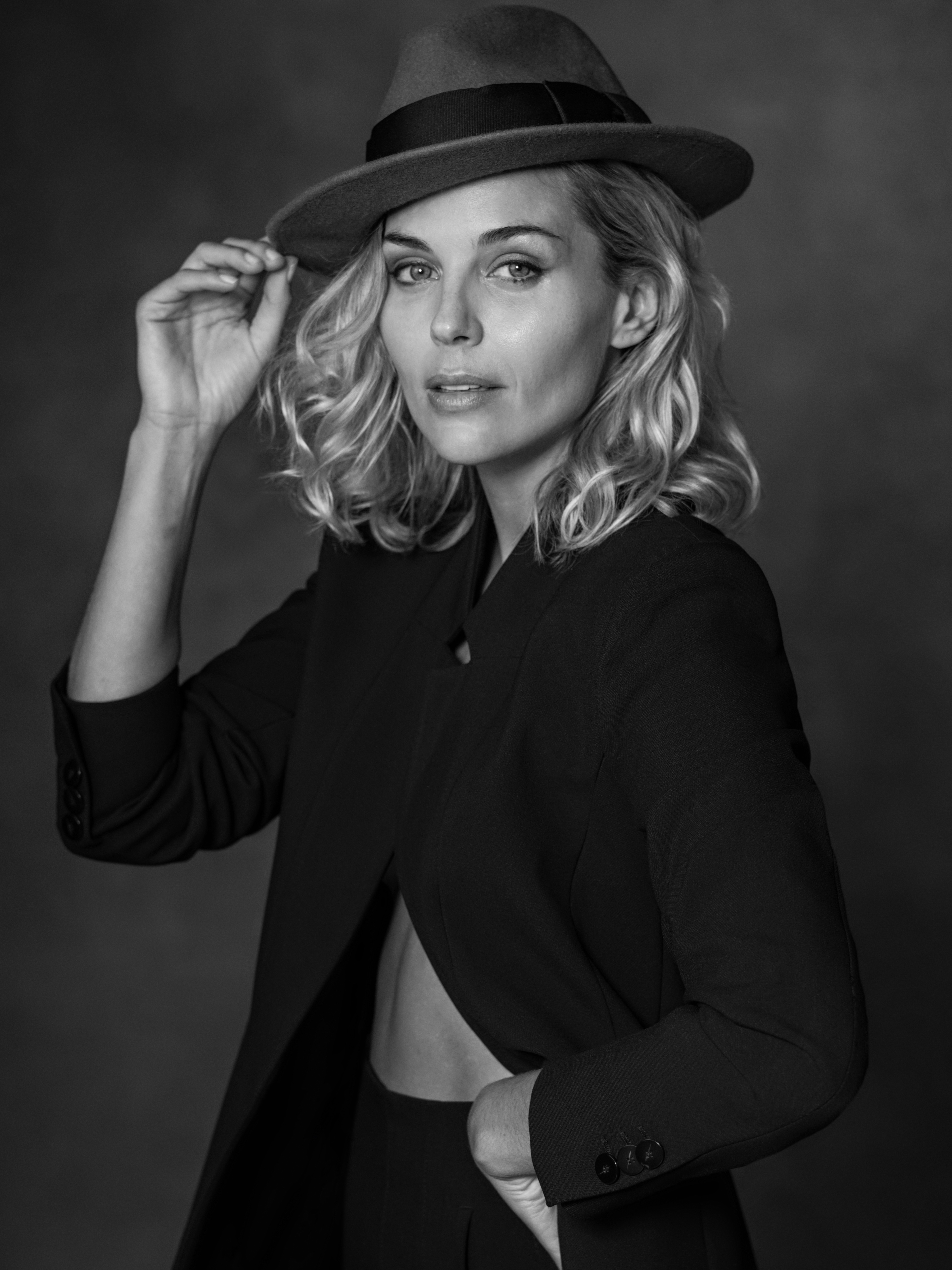 actor Tanya van Graan large photo