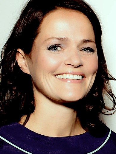 actor Alexandra Johnes large photo