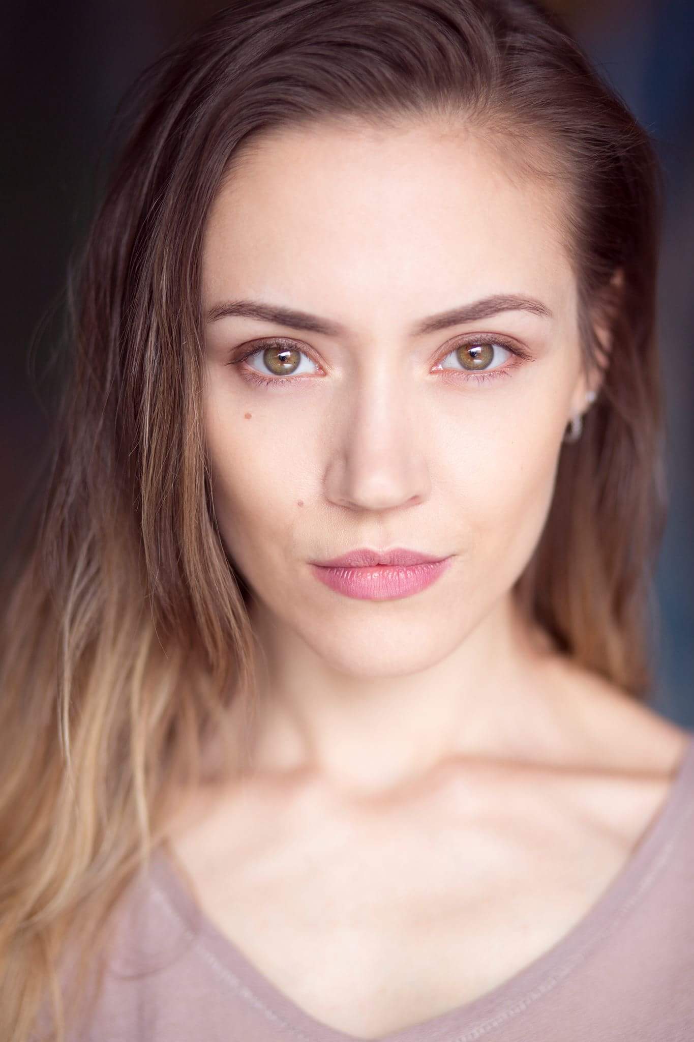 actor Linzey Cocker large photo