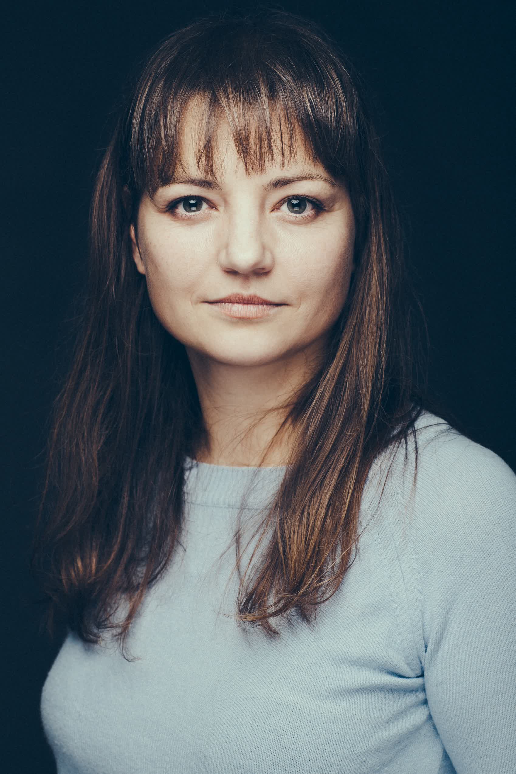 actor Laura Bro large photo