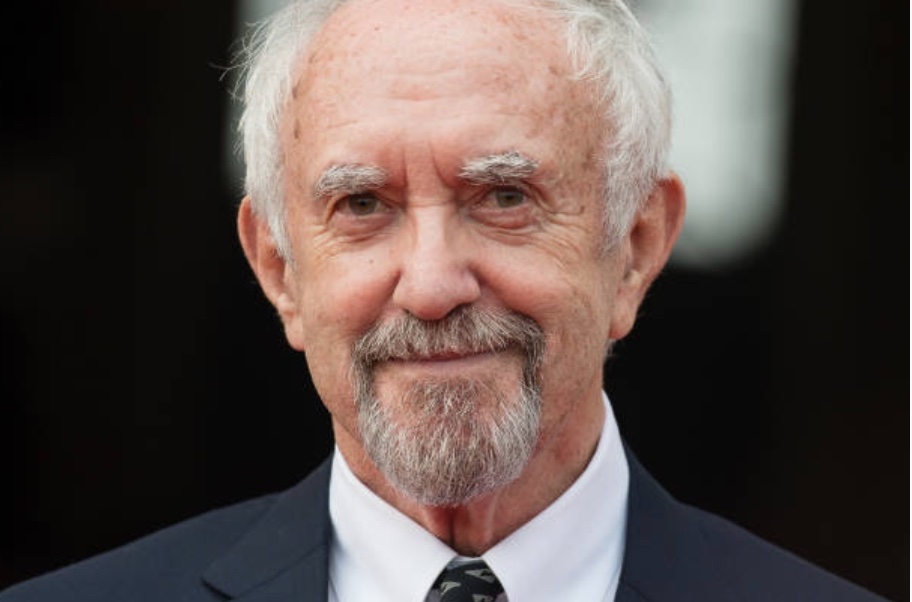 actor Jonathan Pryce large photo