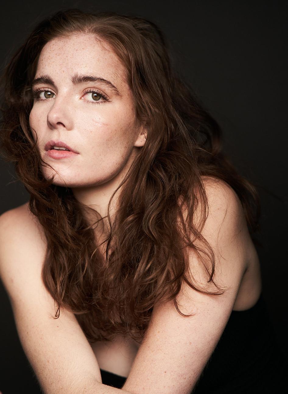 actor Elise Eberle large photo