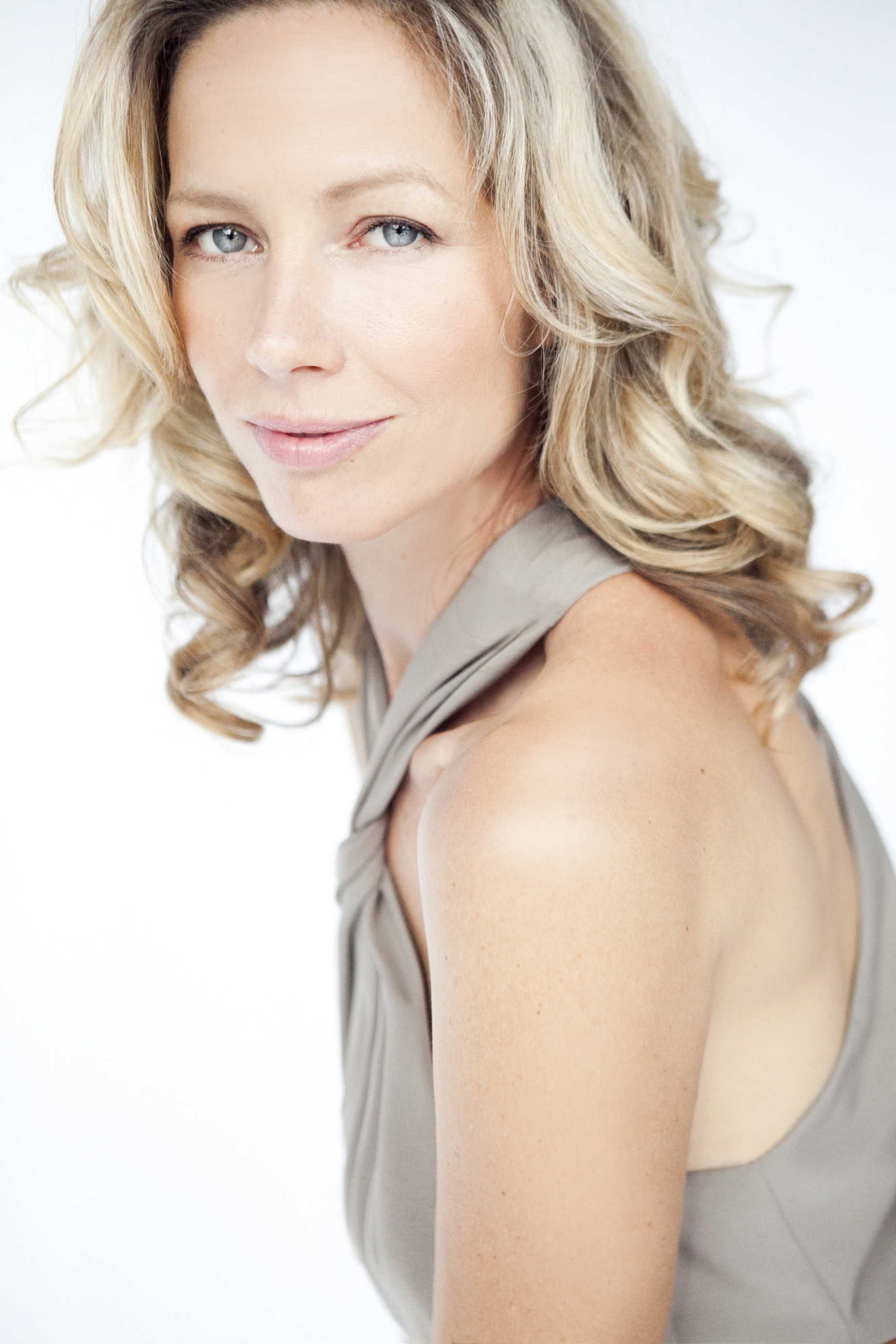 actor Nahanni Johnstone large photo