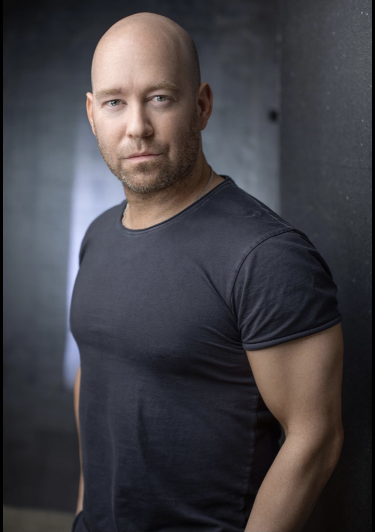 actor Andrew Coghlan large photo