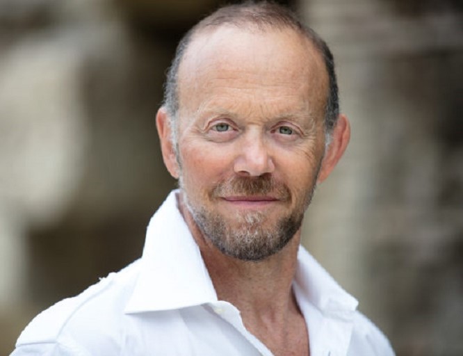 actor Clive Riche large photo