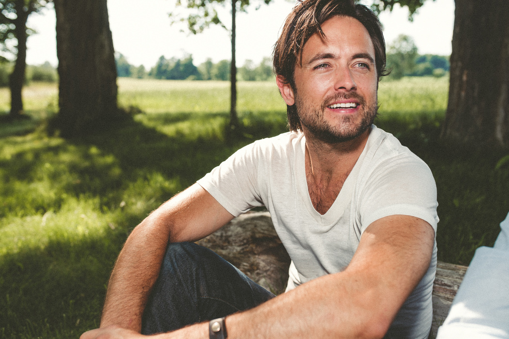 actor Justin Chatwin large photo