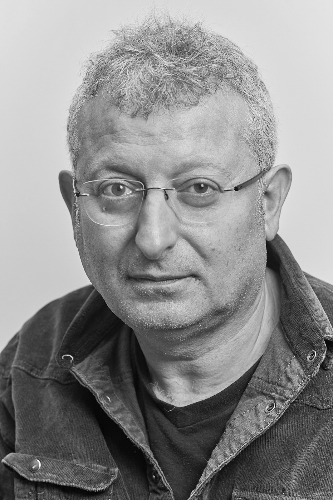 actor Gary Sinyor large photo