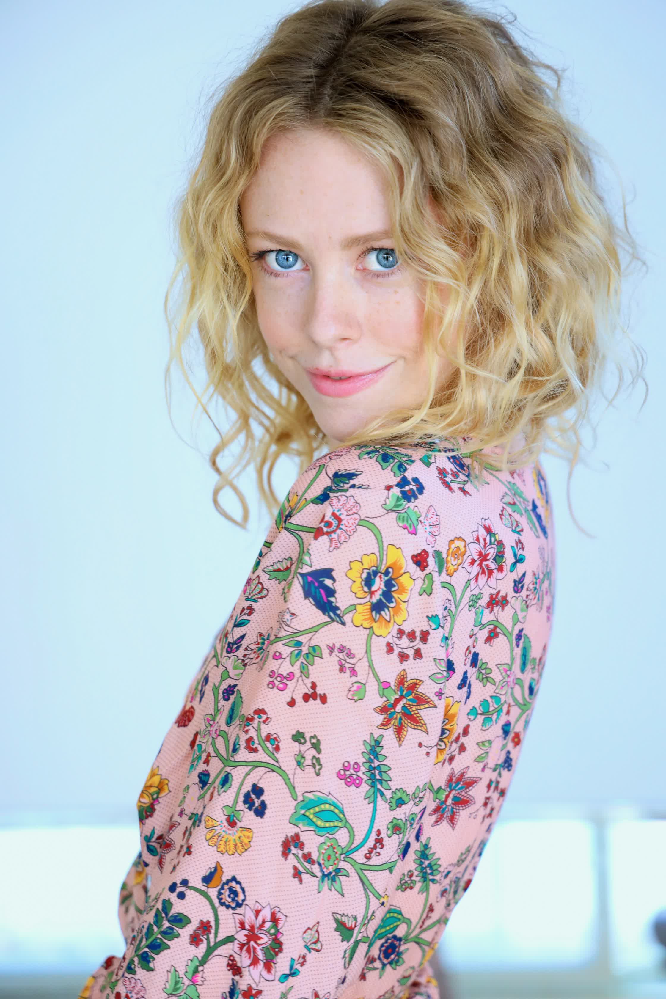 actor Erin Ownbey large photo