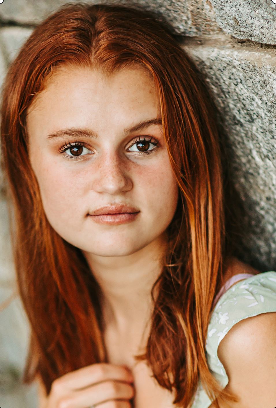 actor Maggie Elizabeth Jones large photo