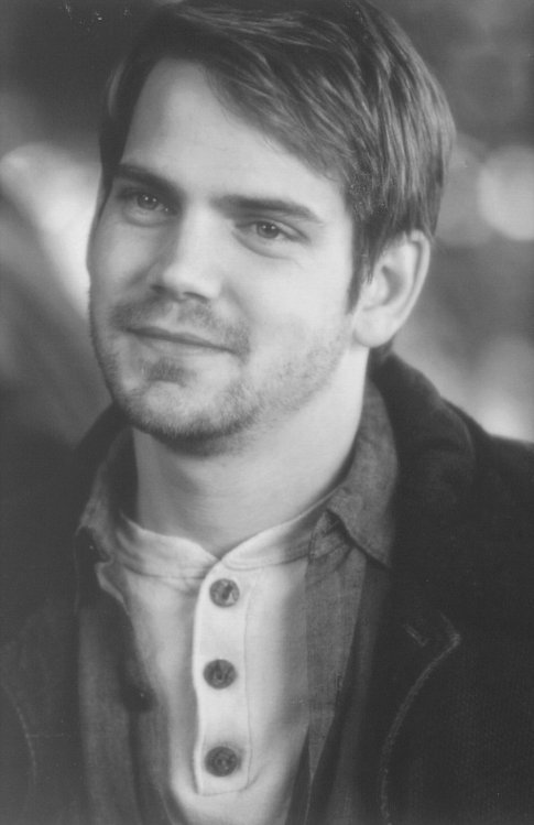 actor Scott Bairstow large photo